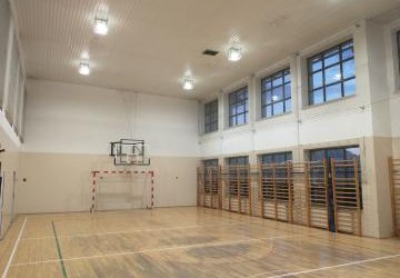 Gmina Łososina Dolna inwestuje w nowe oświetlenie sal gimnastycznych i tym samym obniża koszty związane z zużyciem energii elektrycznej!