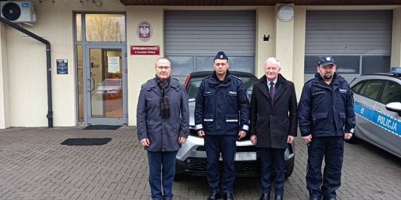Nowy radiowóz trafił do łososińskiego komisariatu Policji