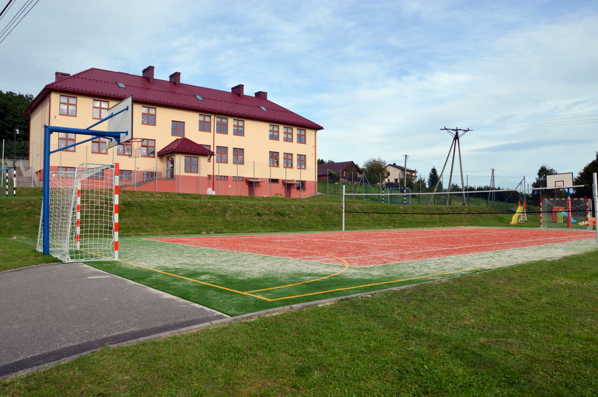 Modernizacja boiska sportowego przy Szkole Podstawowej w Rąbkowej