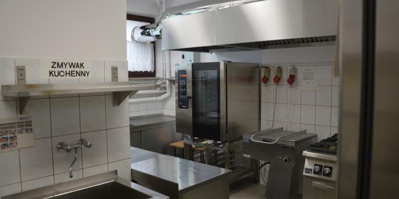 Gruntowny remont kuchni w Szkole Podstawowej w Łososinie Dolnej zakończony.