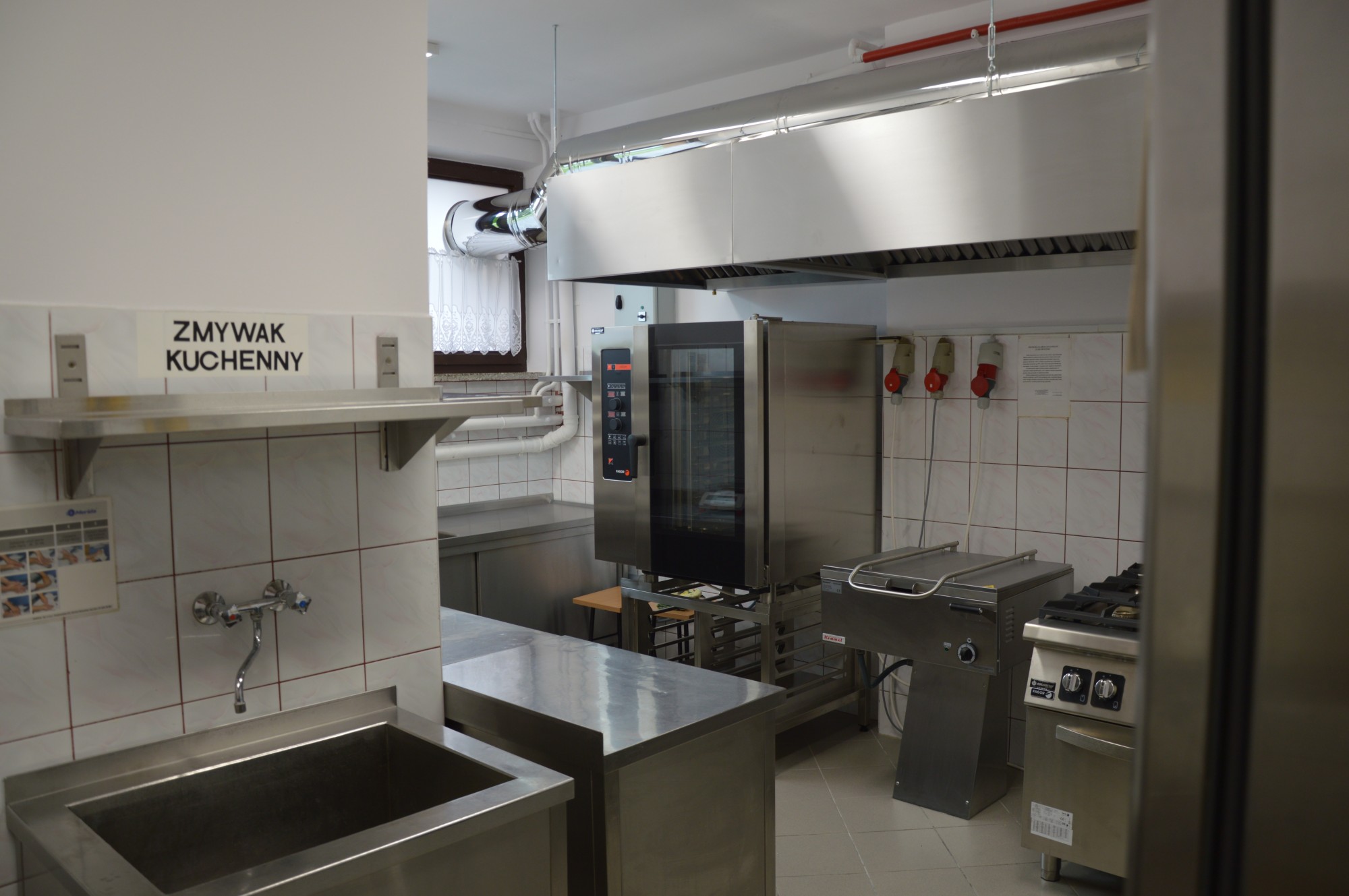 Gruntowny remont kuchni w Szkole Podstawowej w Łososinie Dolnej zakończony.