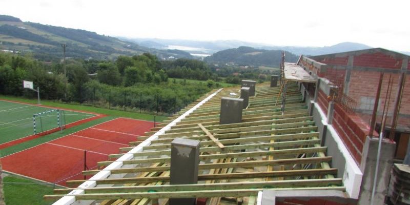 Budowa sali gimnastycznej przy Szkole Podstawowej w Rojówce idzie pełną parą.